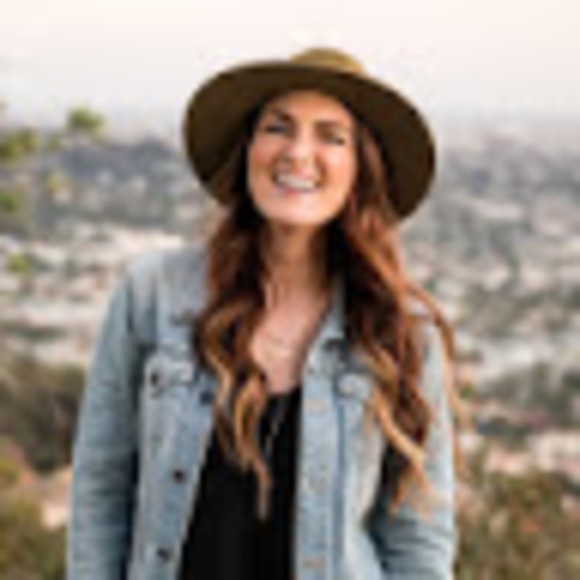 Meet your Posher, Christa - Picture 1 of 1